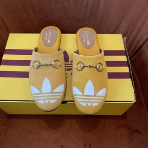 Gucci x Adidas Trefoil
1955 Horsebit Accent Suede Mules Size 35